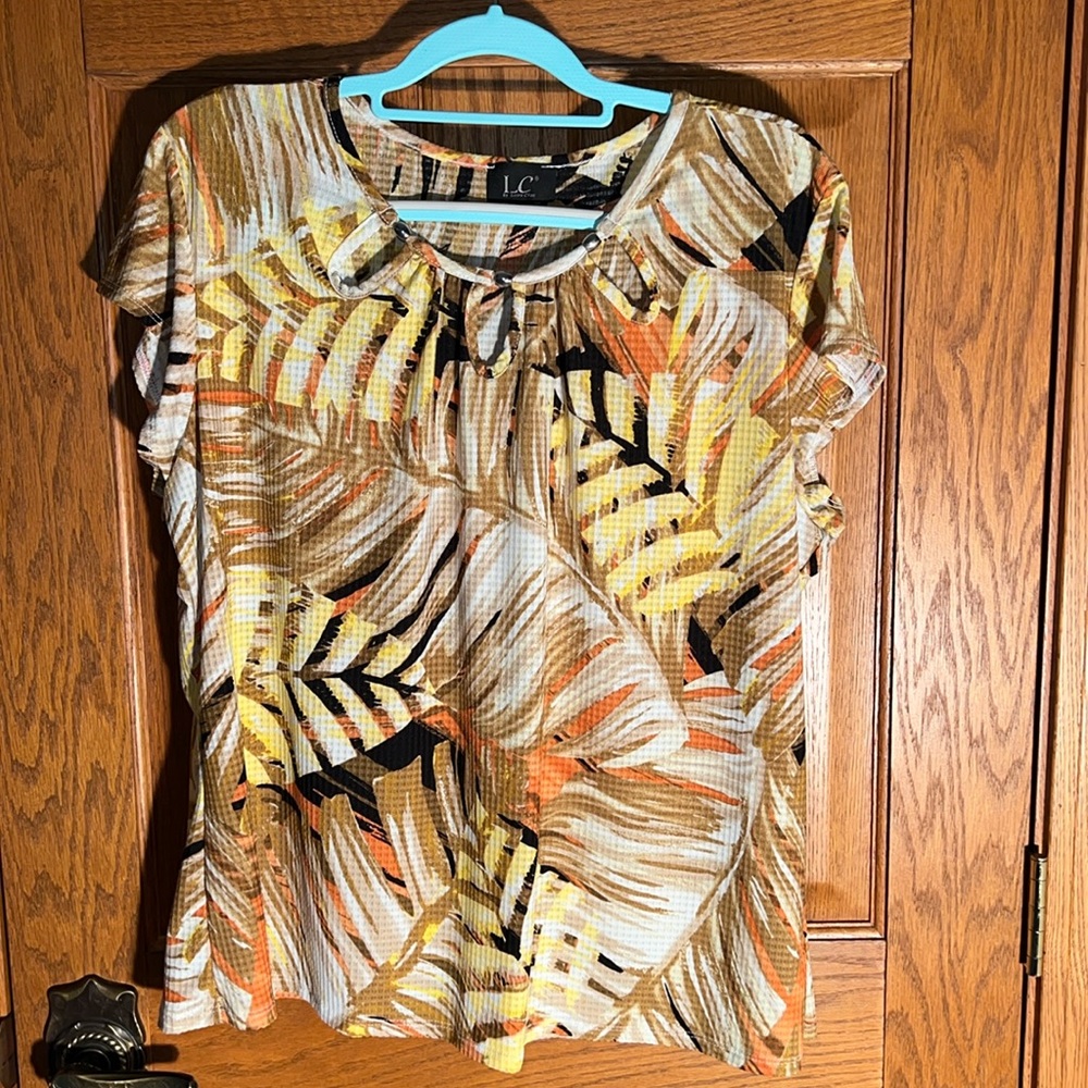 Lightweight waffle weave knit 
3 hole & bead necklines